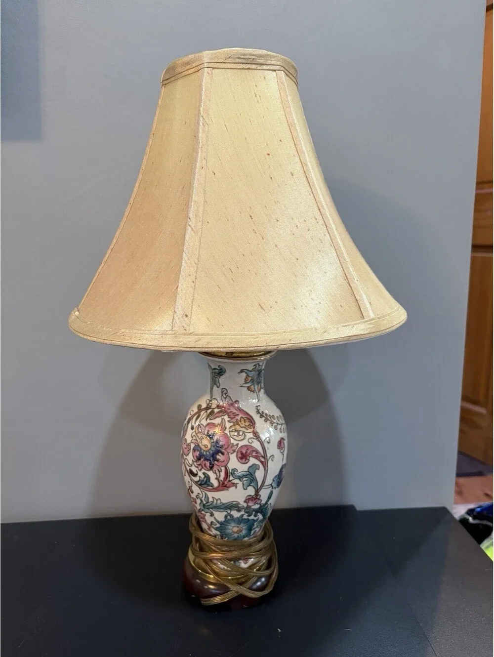 RARE Vintage Porcelain Vase Style Table Lamp W/ Chinoiserie Floral Motif